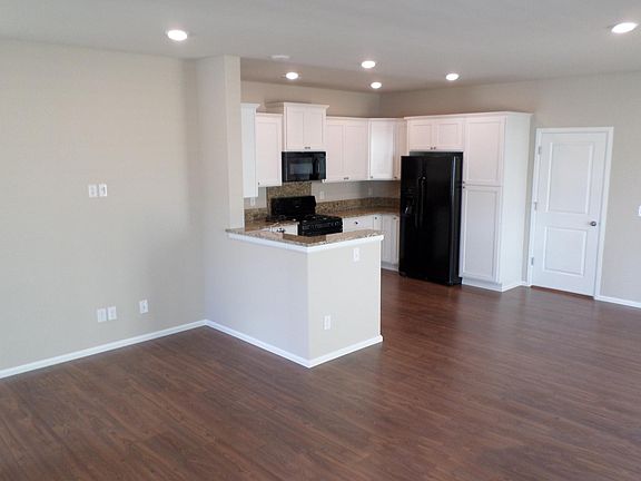 2nd image of 3421 Hera St NE