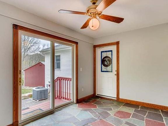 Private entrance from common vestibule.