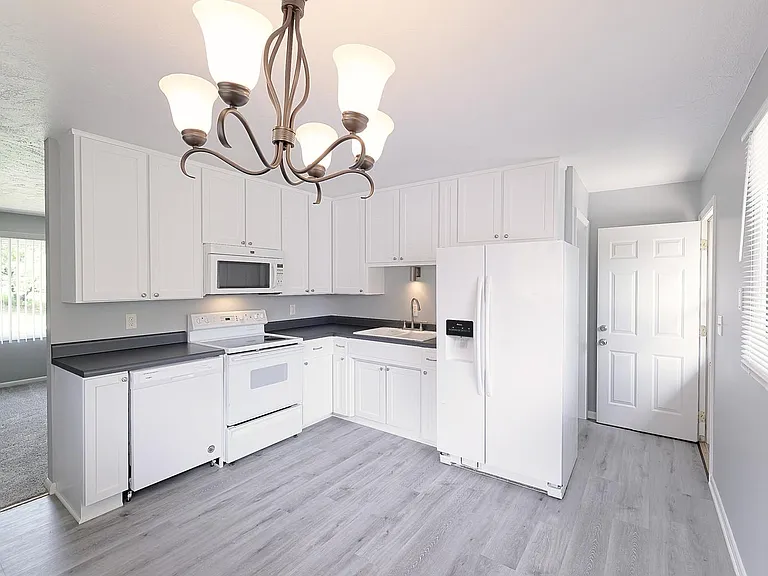 1025 Kent St — Photo 10