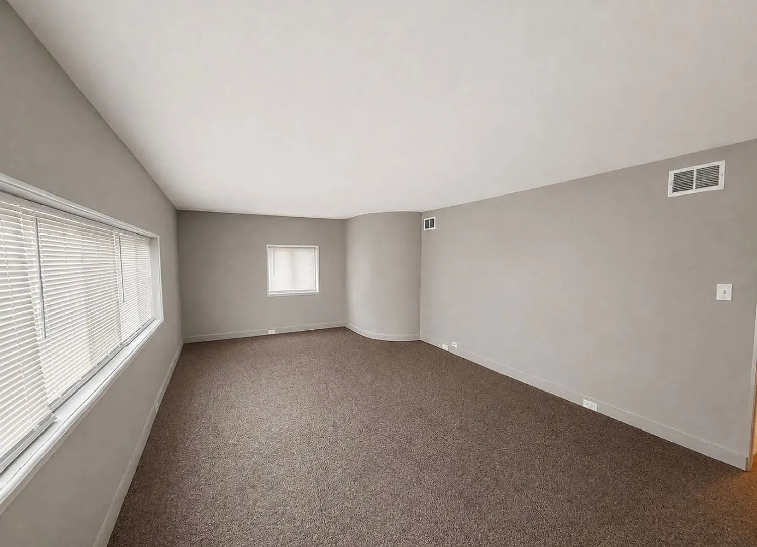 120 36th St NE — Photo 3