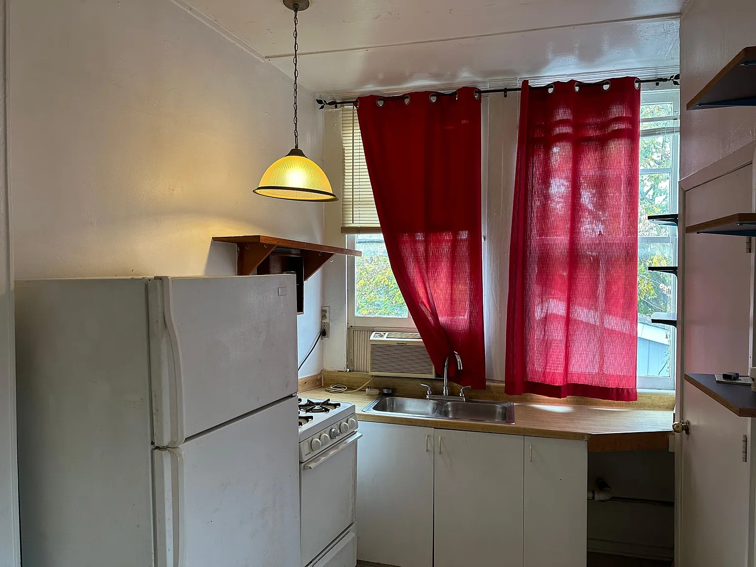 Studio, 550 sqft, $650 — Photo 2