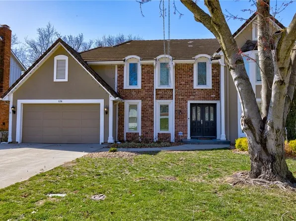 138 NE Edgewater Dr, Lees Summit, MO 64064