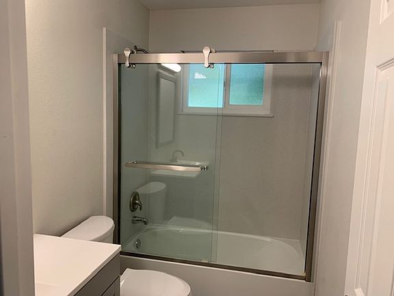 2nd image of 1414 W 12th St APT 1