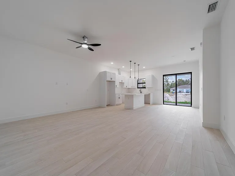 541 Ladd St — Photo 16