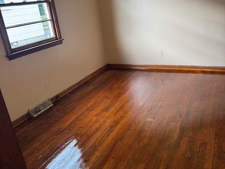 380 Juless St — Photo 4