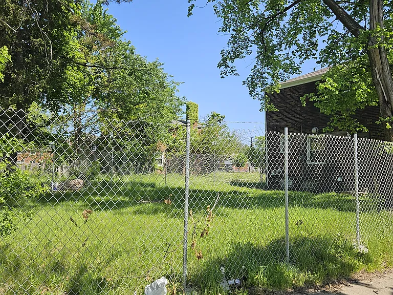 4001 E Outer Dr — Photo 16