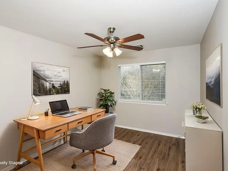 9202 Hilltop Crossing Dr — Photo 16