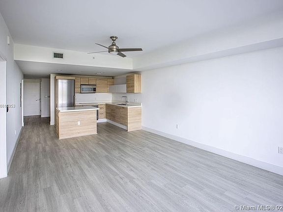 5th image of 16385 Biscayne Blvd Unit 403