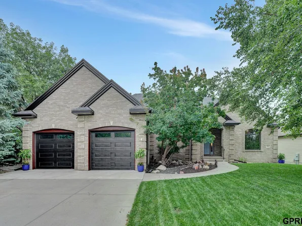 9411 Hollow Tree Dr, Lincoln, NE 68512