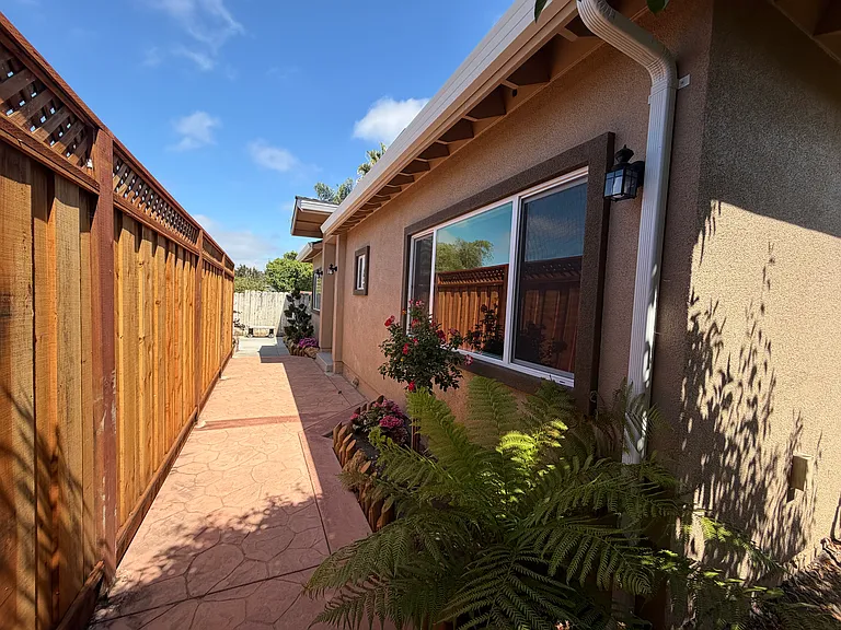 Leone St — Photo 4