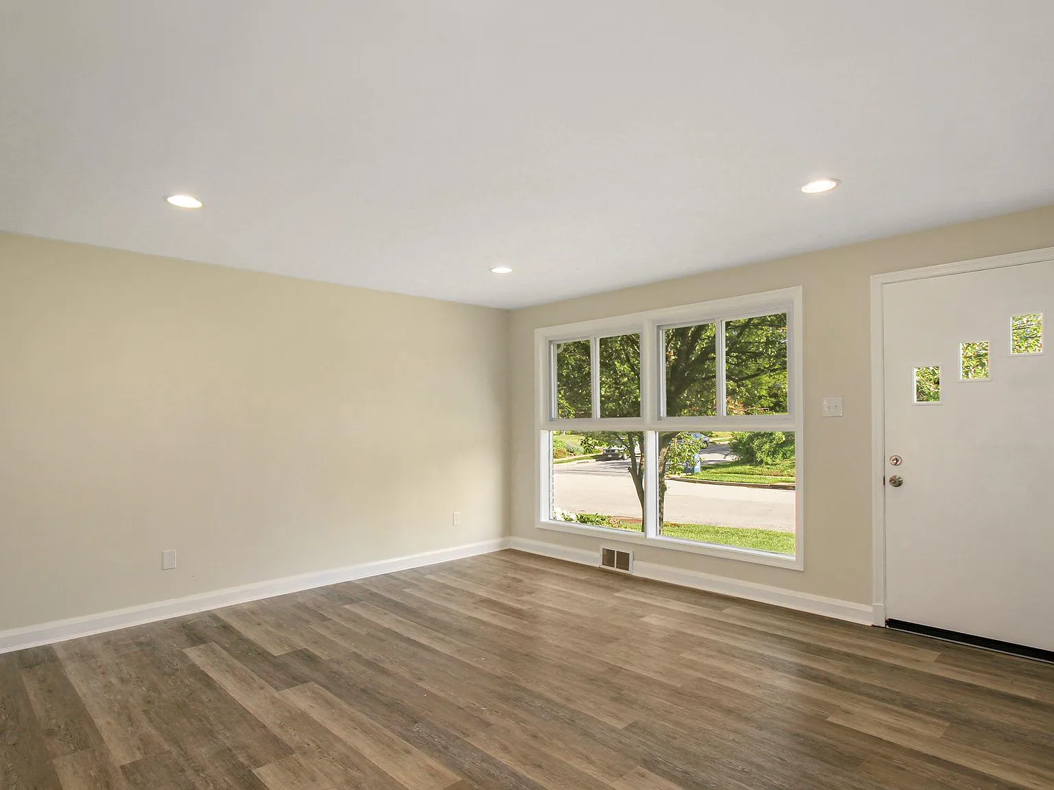 4 bed, 2120 sqft, $3,195 — Photo 3