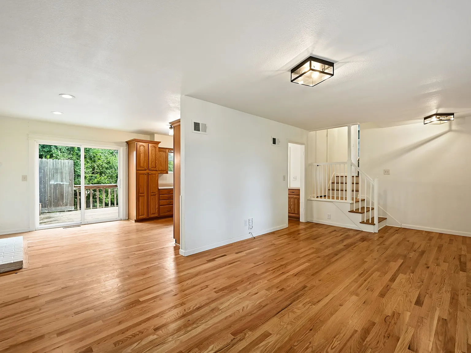 3 bed, 1.5 bath, 1102 sqft, $2,300 — Photo 4