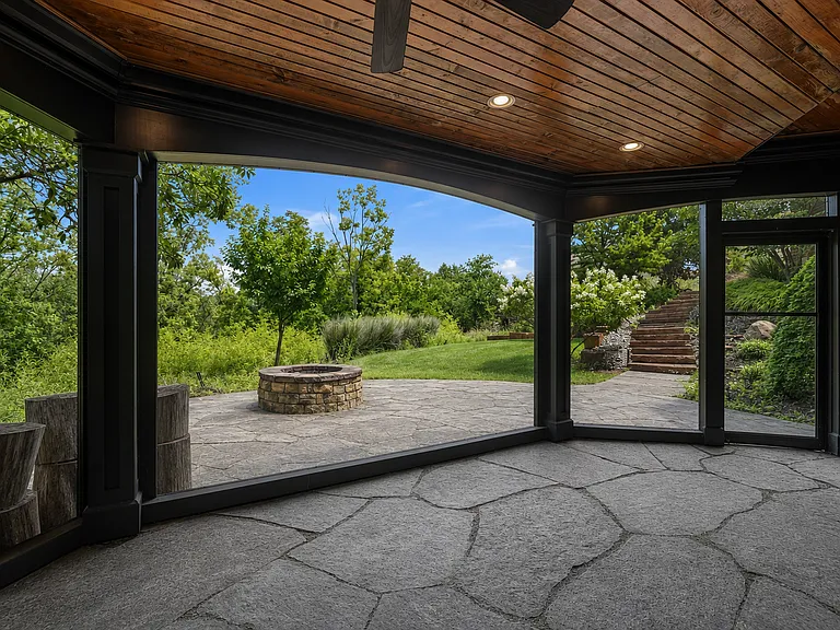 678 Canterbury Dr — Photo 43