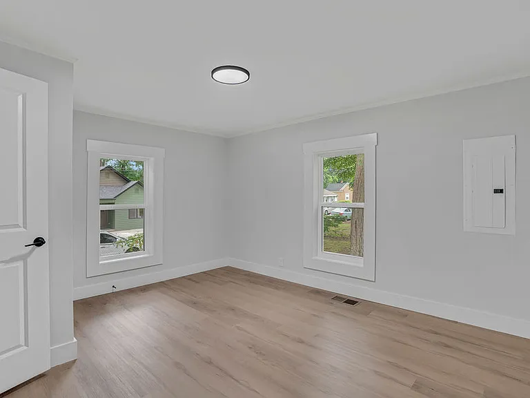 10 S Coulter Ave — Photo 15