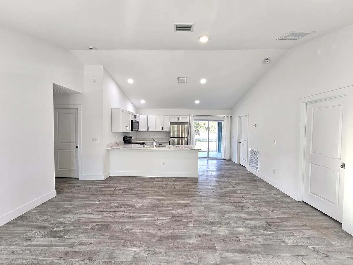 Building Photo - 2447 NW 5th St