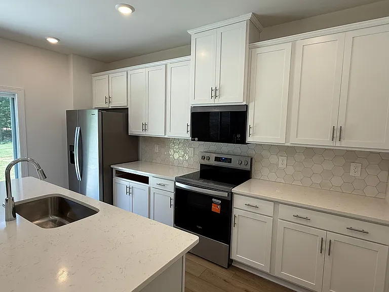 436 Luna Ln — Photo 6