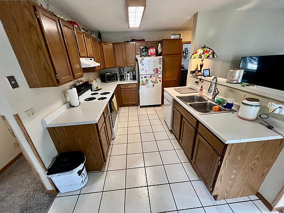 2nd image of 2209 Melanie Ln