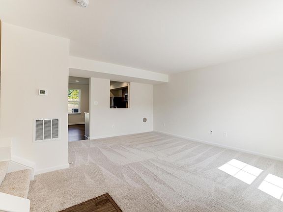 5th image of 43 Orchard Green Dr