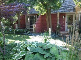 746 Arrowhead Dr, Fontana, WI 53125