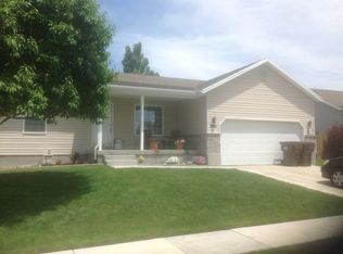 2061 E Juniper Dr, Eagle Mountain, UT 84005