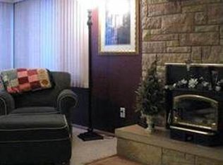906 Park St S, Fairfax, MN 55332