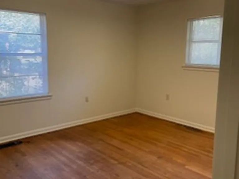1025 W Sloan St — Photo 5