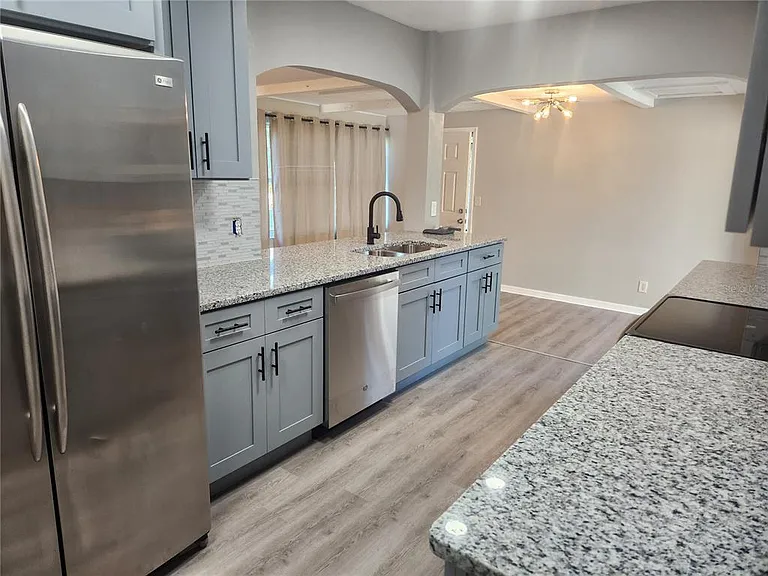 1040 Ruby St — Photo 3