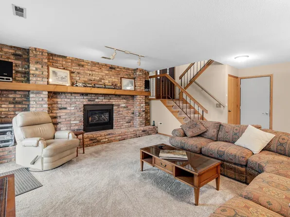 1005 Aston Cir, Burnsville, MN 55337