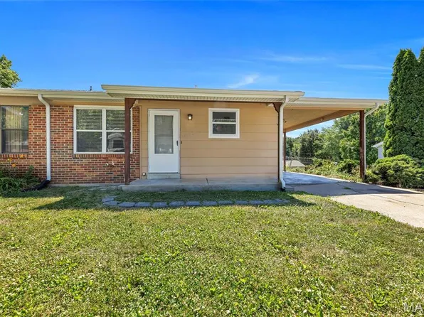 32 Laura Dr, Saint Peters, MO 63376