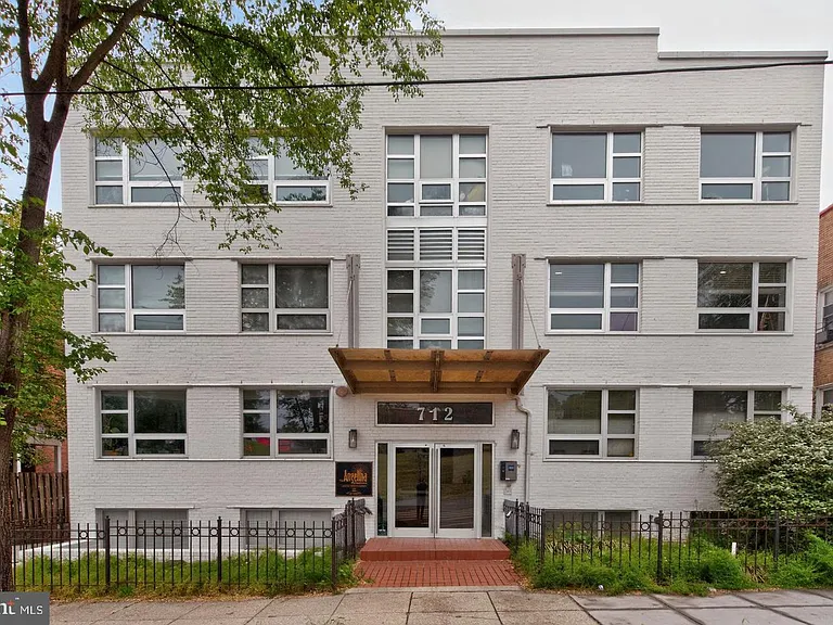 712 Marietta Pl NW #204 — Photo 1