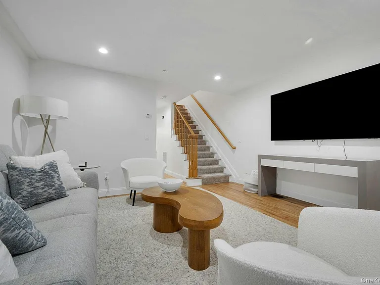 142 Brook St #B — Photo 5