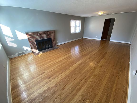 3rd image of 614 Tesmore Pl