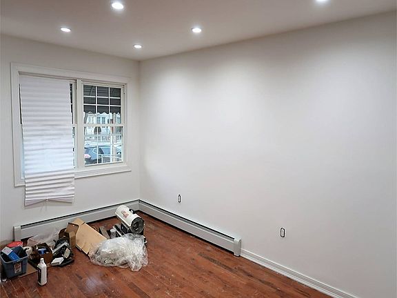 4th image of 16904 Linden Blvd