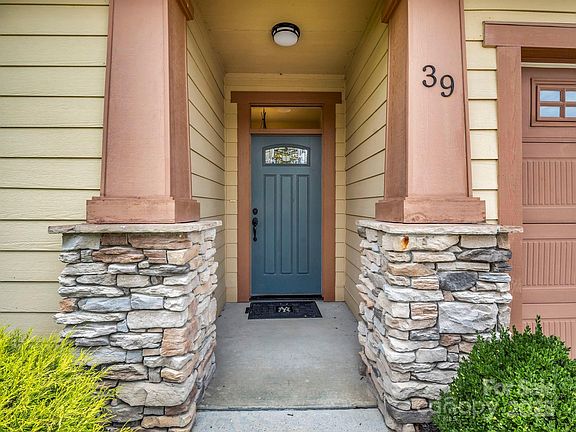 3rd image of 39 Creekwalk Ln