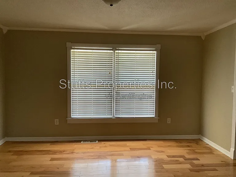 801 Louise Ave — Photo 8