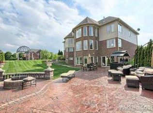 51124 Clear Spring Ln, Shelby Township, MI 48316