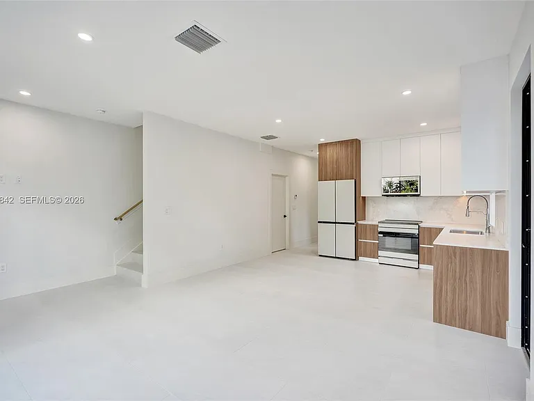 119 NE 118th St — Photo 5