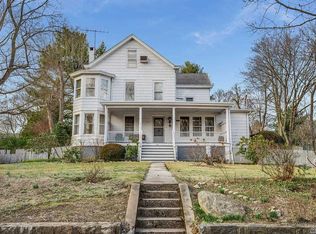 123 Buckram Rd, Locust Valley, NY 11560