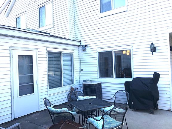 3rd image of 2541 Wimbledon Pl
