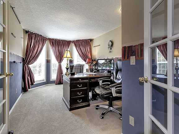 3rd image of 288 NE Hillwood Dr