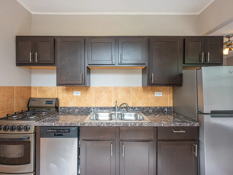5511 n Kenmore — Photo 11
