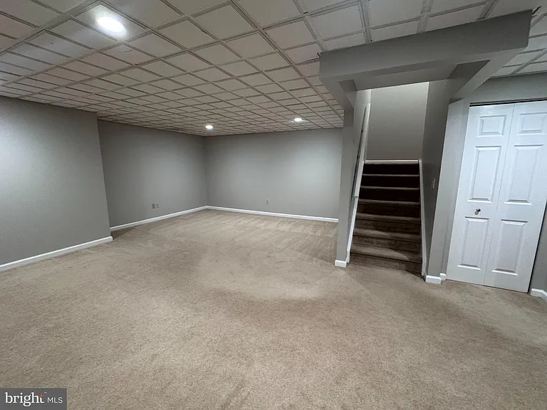 216 Waverly Ct — Photo 26