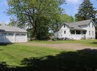 6576 Southwestern Blvd, Lake View, NY 14085