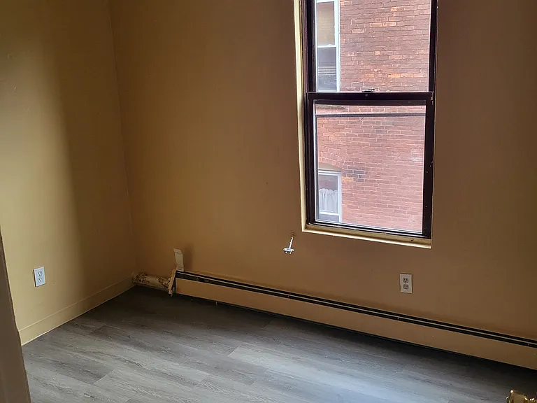 3 Putnam Hts #2E — Photo 7