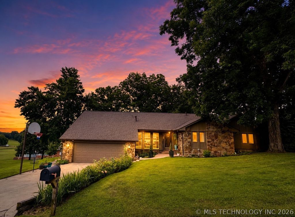 209 Walnut Cir, Grove, OK