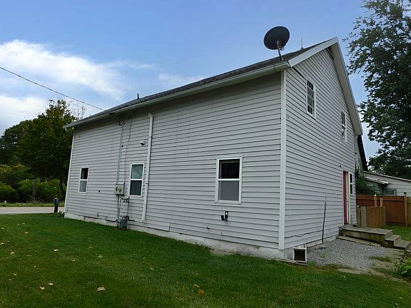 3rd image of 402 Beck St