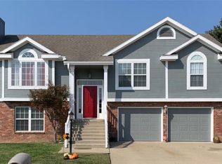 2505 Meadow Ridge Dr, Saint Joseph, MO 64504