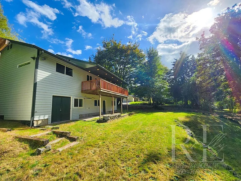 1928 NE Sipes Ln — Photo 1