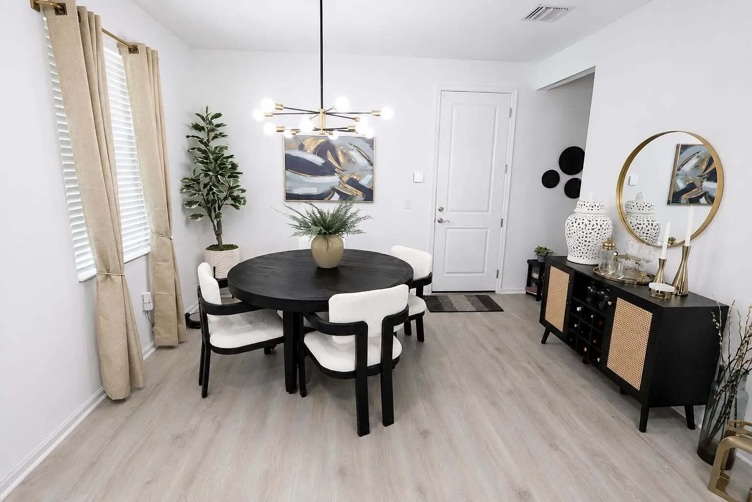 4 bed, 2.5 bath, 1784 sqft, $3,600 — Photo 3