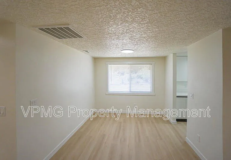 19505 NE 11th St — Photo 6